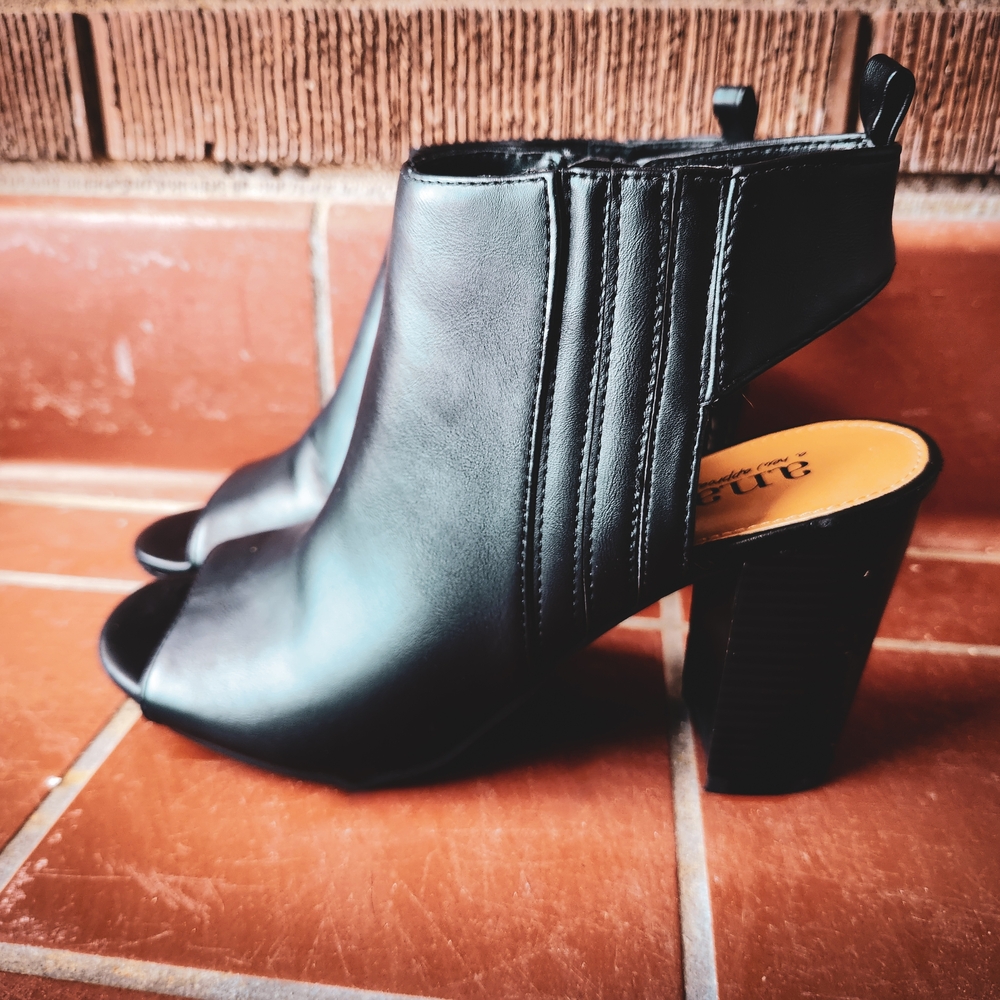 a.n.a Black Open Toe Ankle Booties Block Heel Minimal Chic Faux Leather Zip Heel